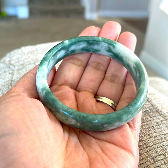 Jade Bangle - Picture 1 of 4